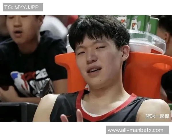三中锋齐聚却无表现机会杨瀚森上半场未能登场引发热议