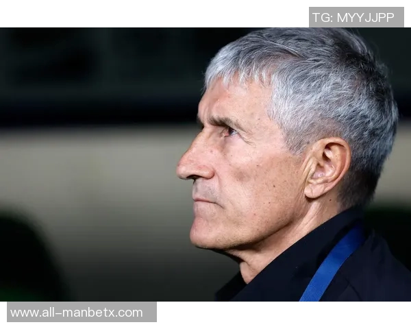 前国安主帅塞蒂恩亲临拉帕比赛现场与赫塞比埃拉等球星亲密合影